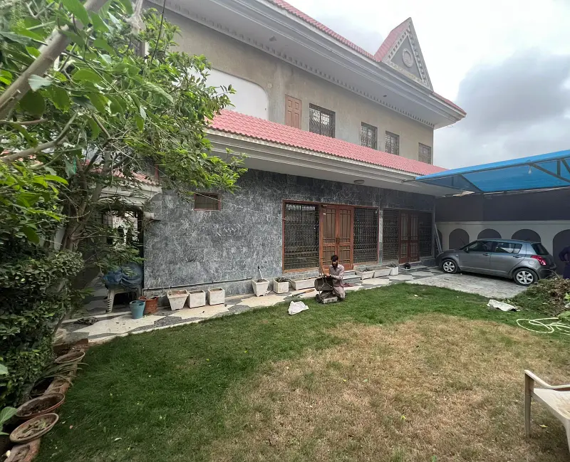 10 Marla beautiful maintained house for sale, Don't miss this opportunity